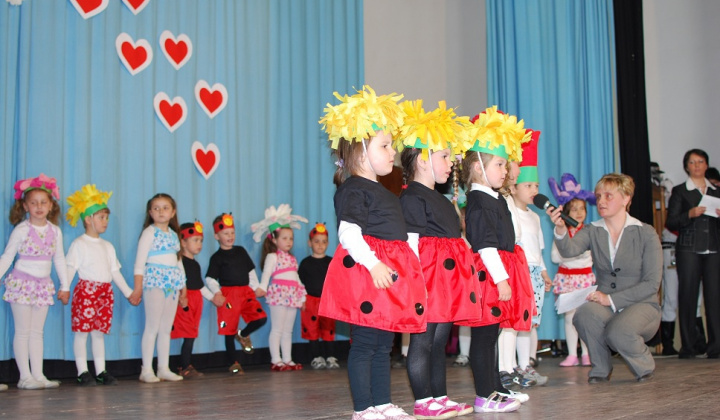 1. fotografia fotogalérie Stavanie mája a deň matiek 2011