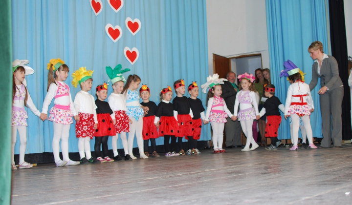 15. fotografia fotogalérie Stavanie mája a deň matiek 2011