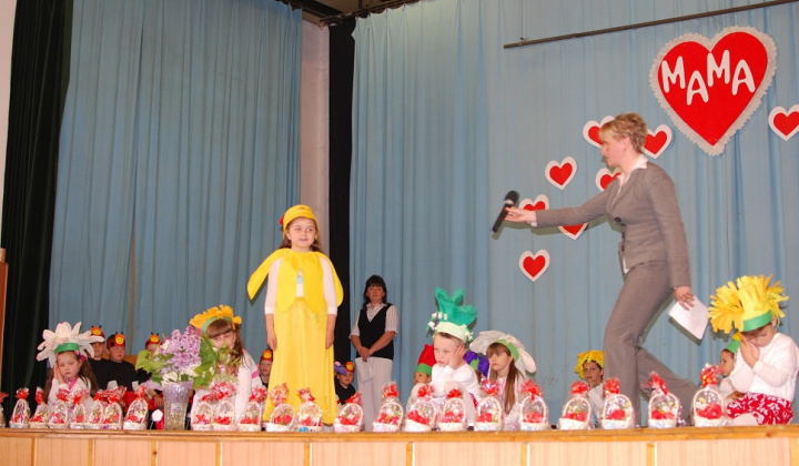 18. fotografia fotogalérie Stavanie mája a deň matiek 2011