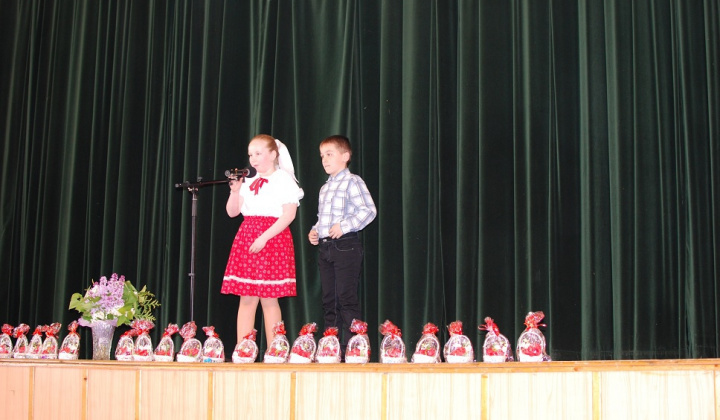 21. fotografia fotogalérie Stavanie mája a deň matiek 2011