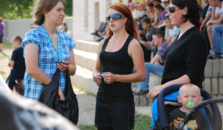 11. fotografia fotogalérie Odovzdanie trofeje a oslava postupu do V. ligy