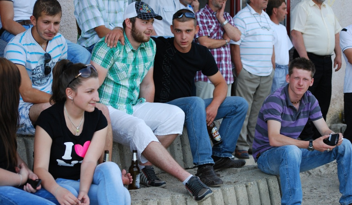 12. fotografia fotogalérie Odovzdanie trofeje a oslava postupu do V. ligy