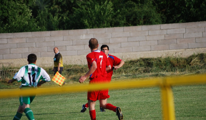14. fotografia fotogalérie Odovzdanie trofeje a oslava postupu do V. ligy