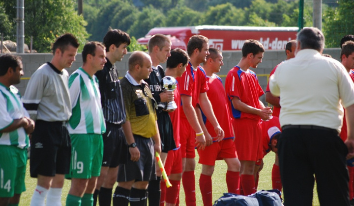 24. fotografia fotogalérie Odovzdanie trofeje a oslava postupu do V. ligy
